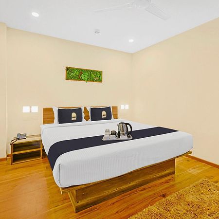 Super Townhouse Oak Hillside Aqua Hotel Khandagiri ภายนอก รูปภาพ