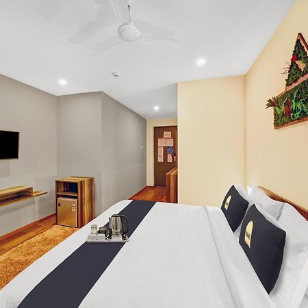 Super Townhouse Oak Hillside Aqua Hotel Khandagiri ภายนอก รูปภาพ