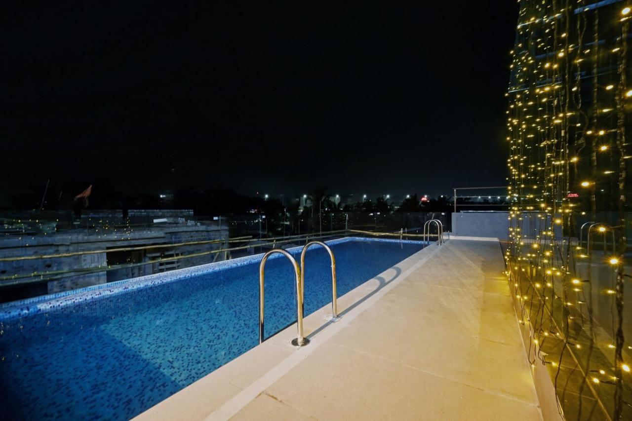 Super Townhouse Oak Hillside Aqua Hotel Khandagiri ภายนอก รูปภาพ