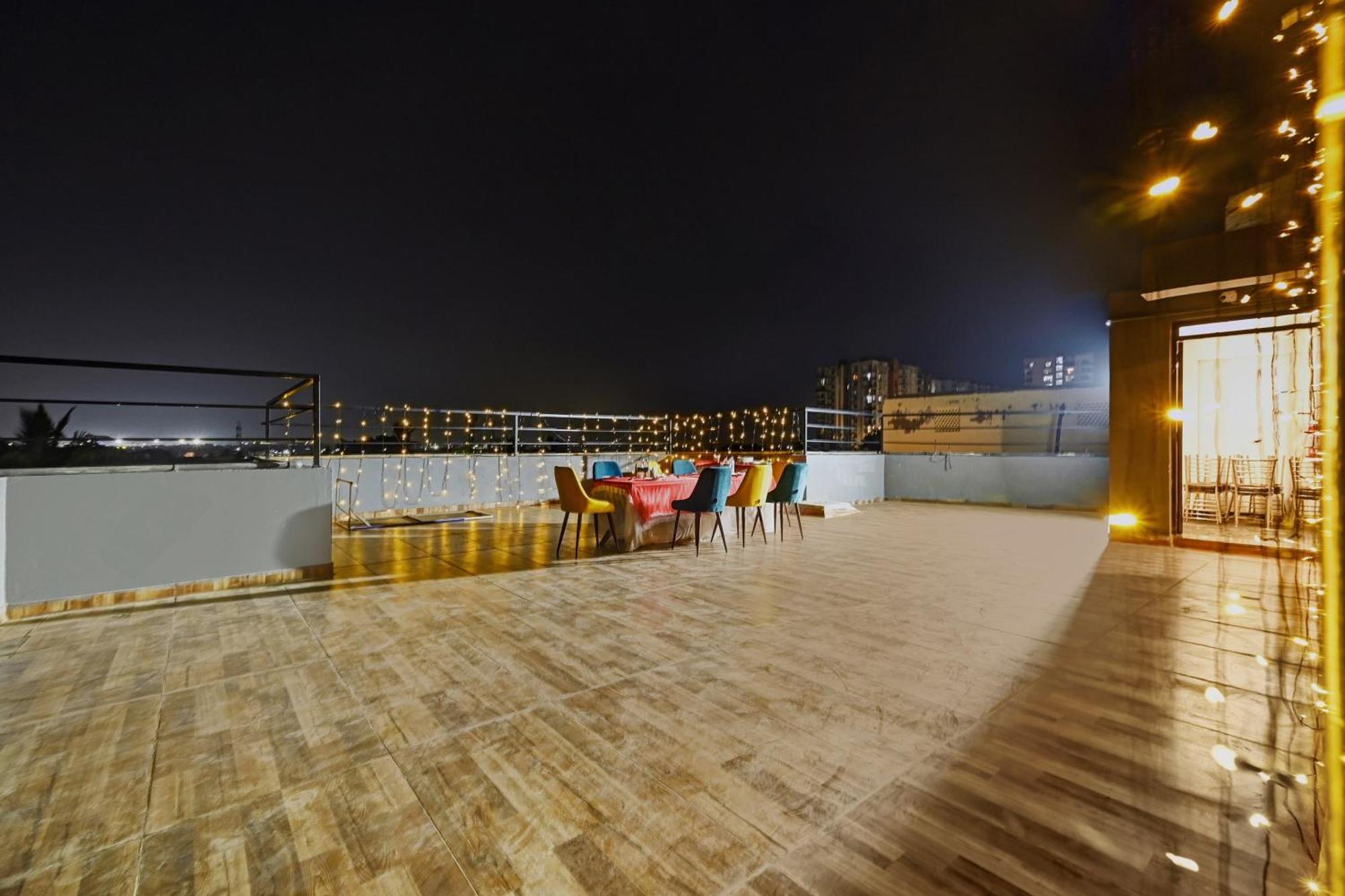 Super Townhouse Oak Hillside Aqua Hotel Khandagiri ภายนอก รูปภาพ