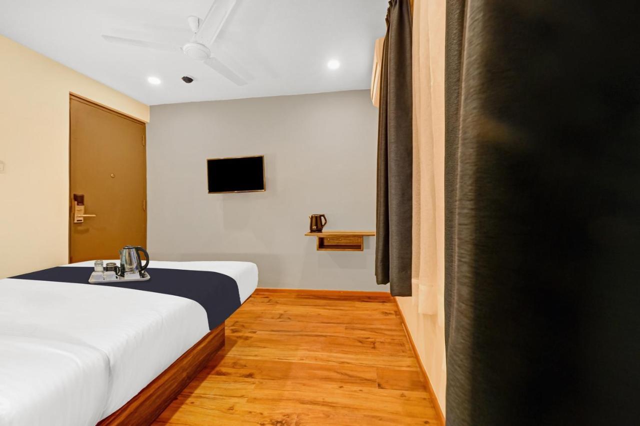 Super Townhouse Oak Hillside Aqua Hotel Khandagiri ภายนอก รูปภาพ
