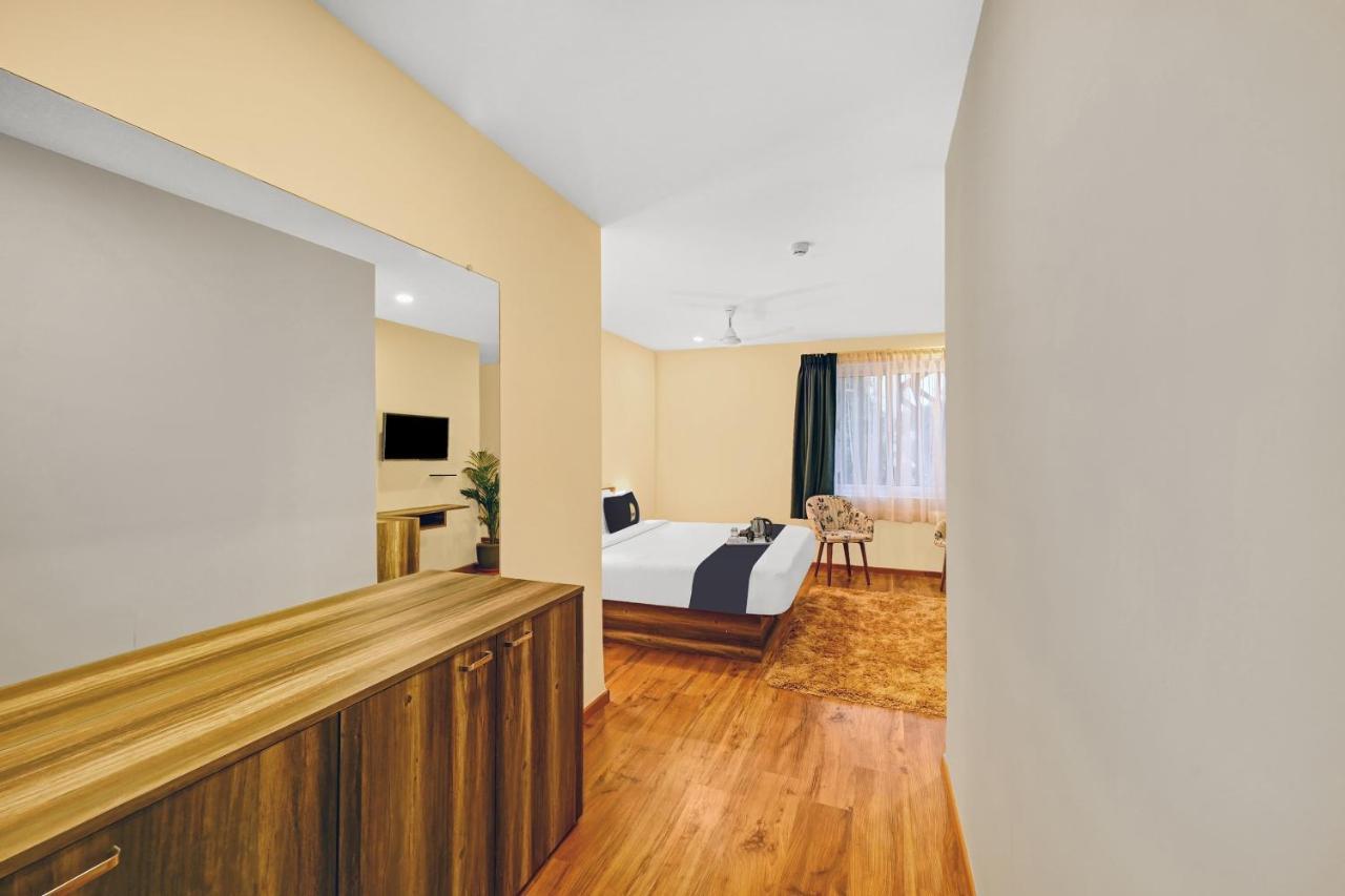 Super Townhouse Oak Hillside Aqua Hotel Khandagiri ภายนอก รูปภาพ