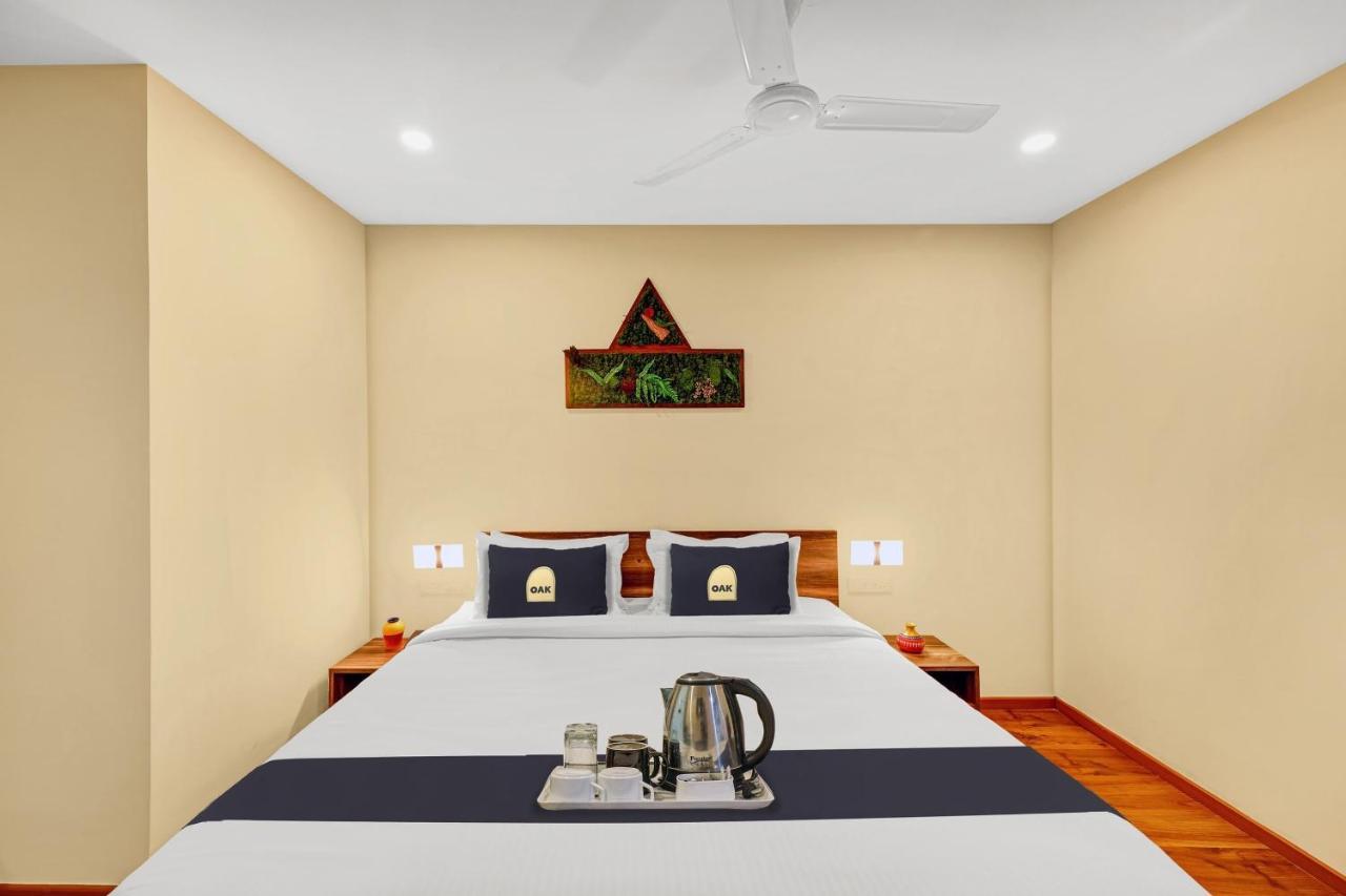 Super Townhouse Oak Hillside Aqua Hotel Khandagiri ภายนอก รูปภาพ