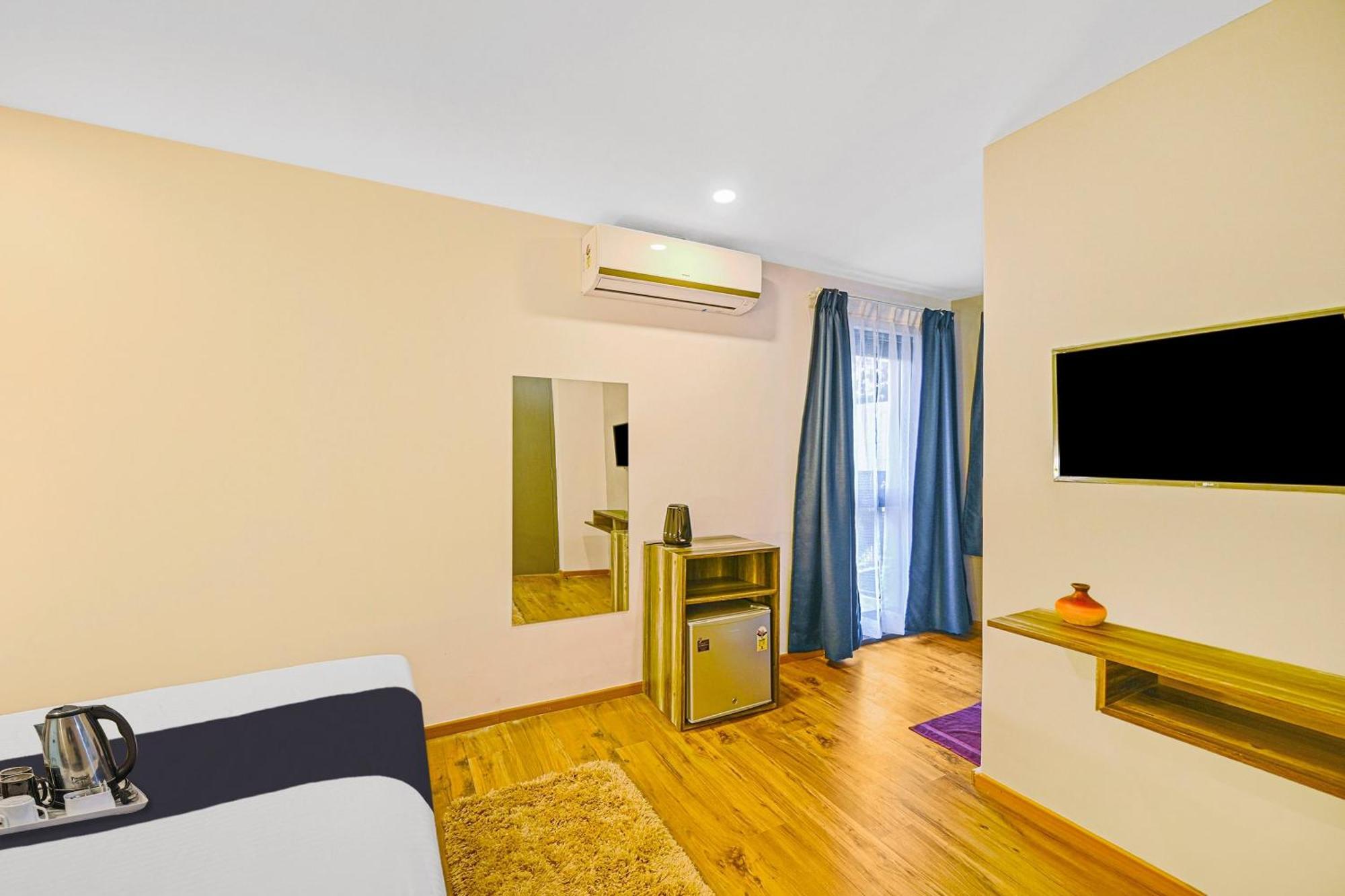 Super Townhouse Oak Hillside Aqua Hotel Khandagiri ภายนอก รูปภาพ