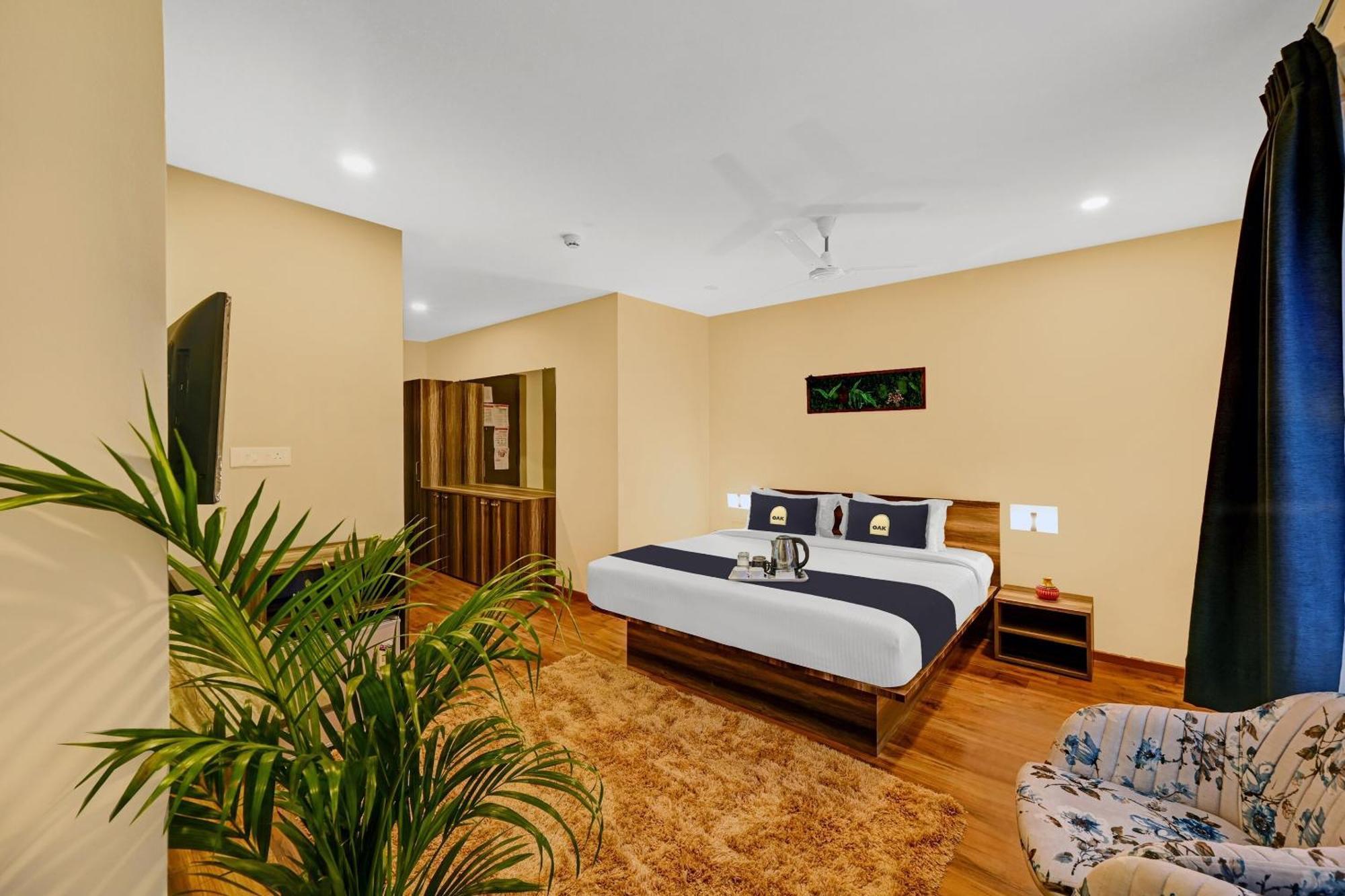 Super Townhouse Oak Hillside Aqua Hotel Khandagiri ภายนอก รูปภาพ